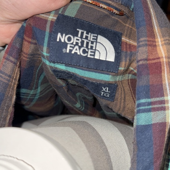 Men’s Northface Button down flannel - Picture 4 of 4